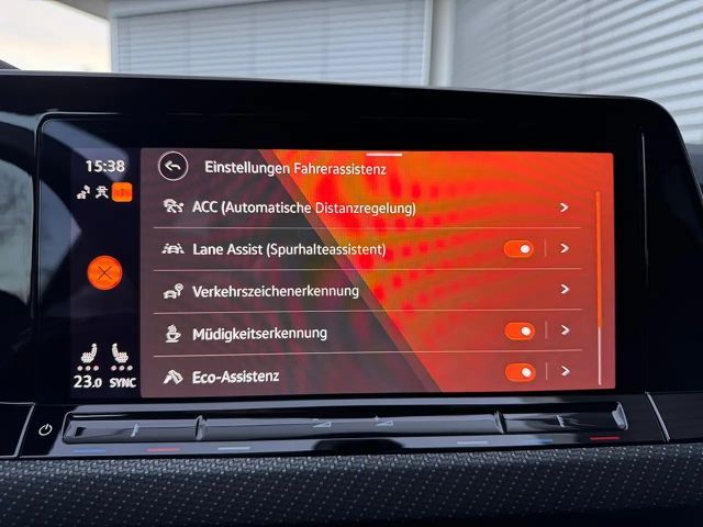 Volkswagen Golf 1.5 eTSI DSG Golf VIII R-Line