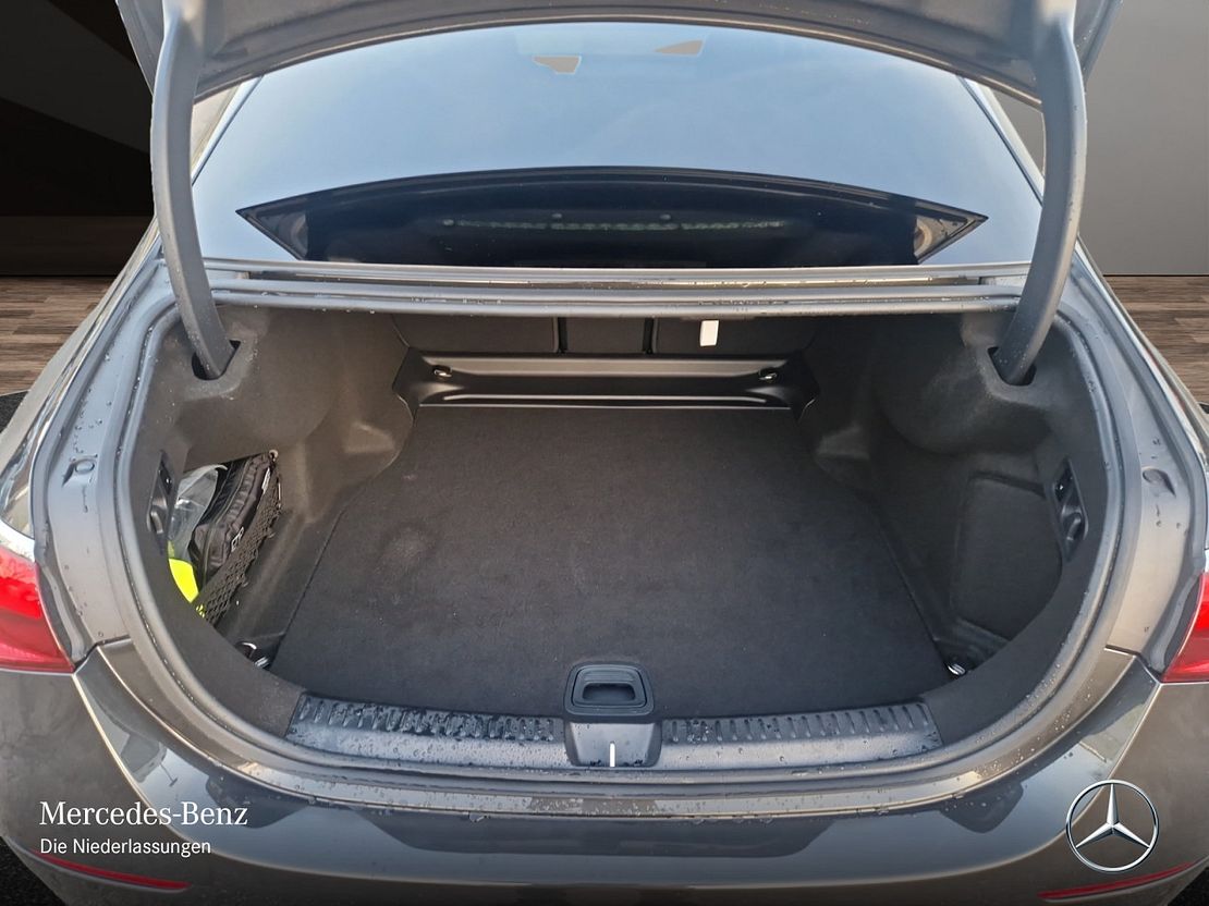 Mercedes-Benz E 200 AVANTGARDE Sedan