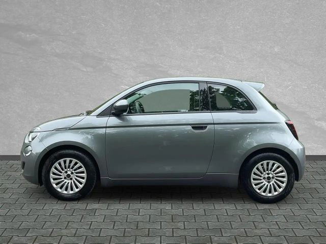 Fiat 500e Action