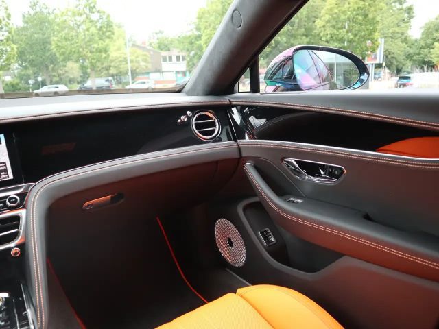 Bentley Flying Spur Hybrid V8