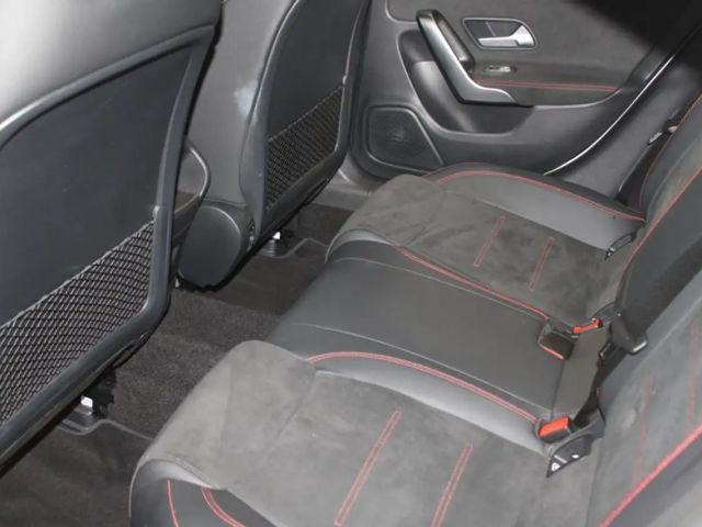 Mercedes-Benz CLA 180 AMG Line Coupé