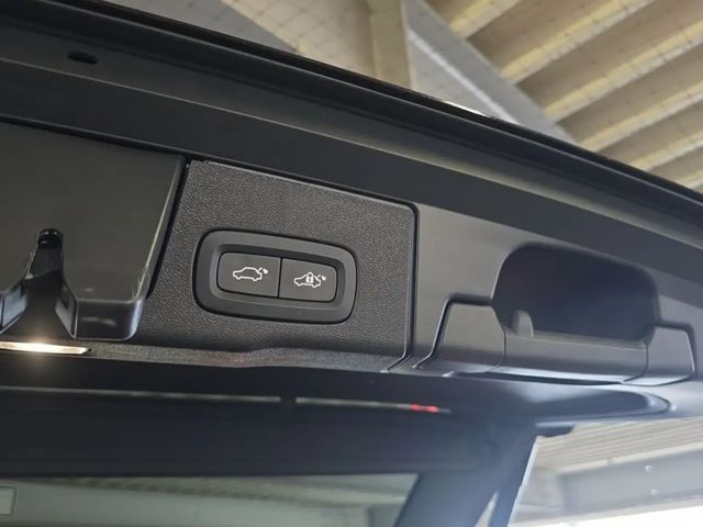 Volvo XC60 AWD Dark Plus