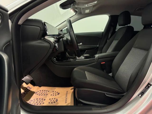 Mercedes-Benz CLA 200 CLA 200 d