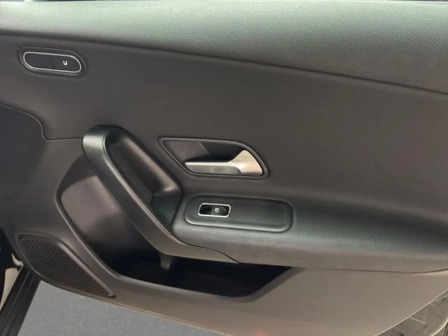 Mercedes-Benz A 250 A 250 e