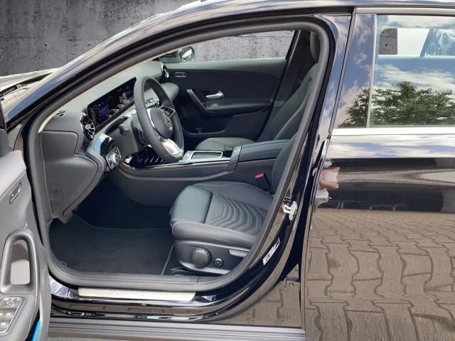 Mercedes-Benz A 180 A 180 KAMERA+TEMPO+MBUX+SPUR/BREMS+NAVI+LED+SHZ