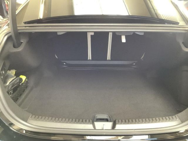 Mercedes-Benz E 200 AMG Line Sedan