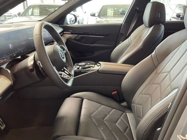 BMW 520 520d M-Sport Sedan