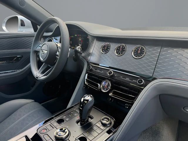 Bentley Flying Spur Hybrid V8