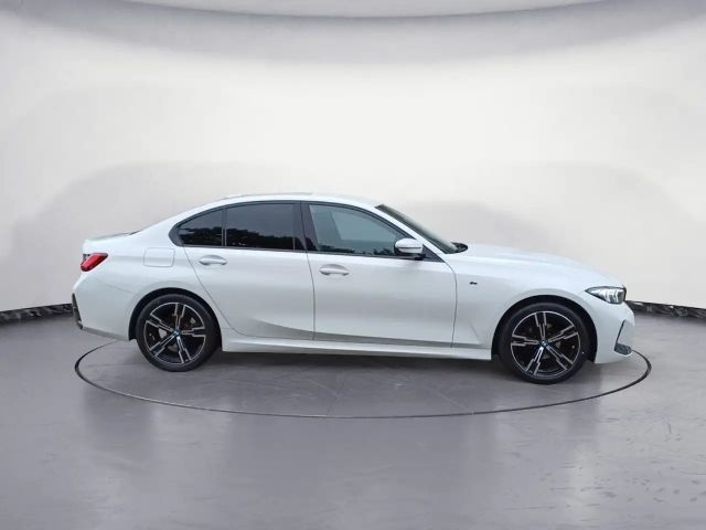 BMW 318 318i M-Sport Sedan