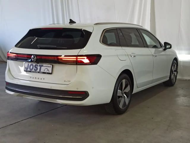 Volkswagen Passat 1.5 eTSI Business DSG