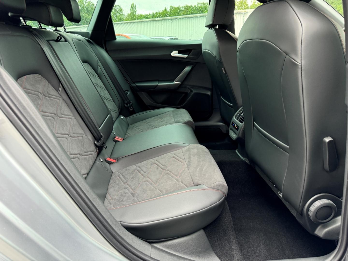 Seat Leon 1.5 eTSI DSG FR-lijn Plus Sportstourer