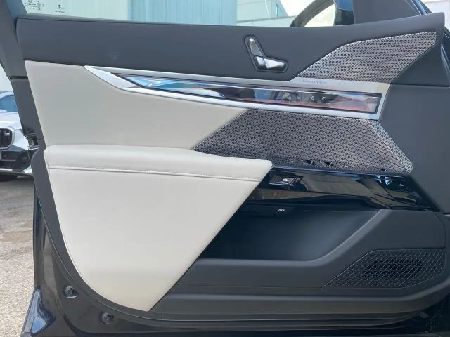 BMW 740 740d M-Sport Sedan xDrive