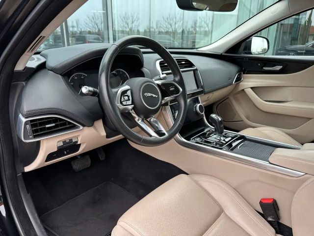Jaguar XE P250 S