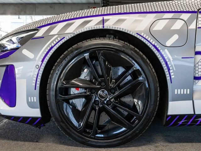 Audi RS e-tron GT ice race edition 1/99 Keramik Laser