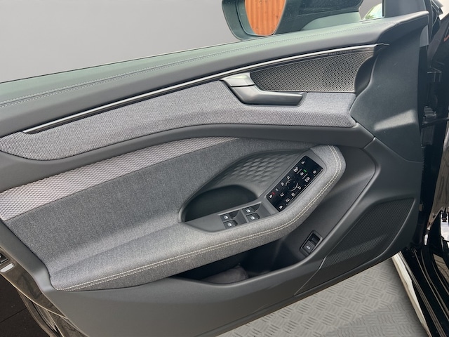 Audi A6 Avant Quattro S-Tronic