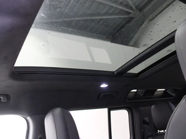 Land Rover Defender 110