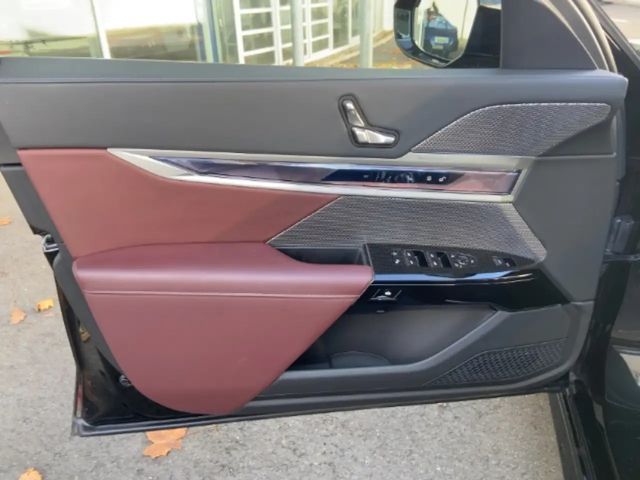 BMW 740 740d M-Sport Sedan xDrive