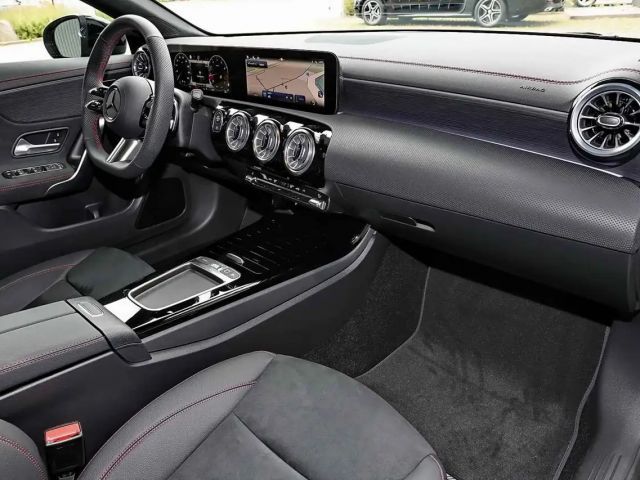 Mercedes-Benz CLA 200 AMG Line Coupé