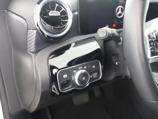 Mercedes-Benz A 180 A 180 d Progressive