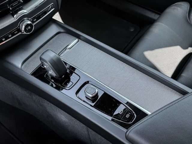 Volvo XC60 Dark Plus