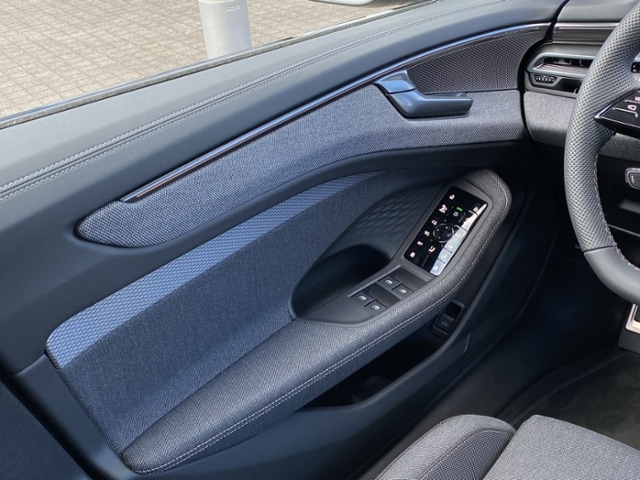 Audi A6 Avant Quattro S-Tronic