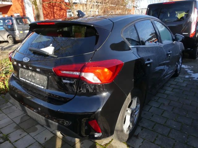 Ford Focus Lim5trg Navi/RFK/WinterPaket+Ski-Durchlade