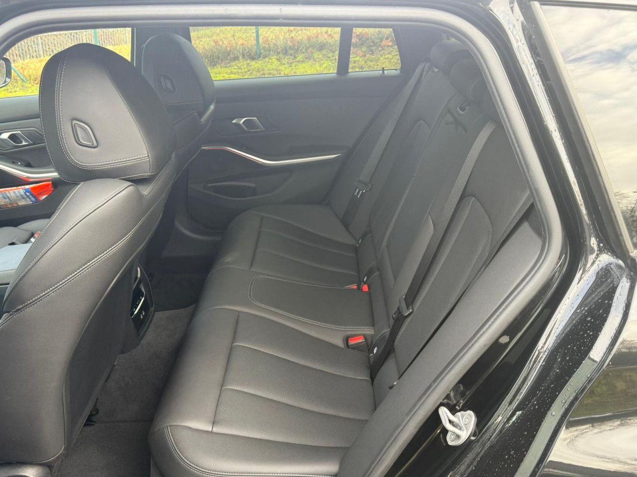 BMW 320 320d M-Sport Touring xDrive