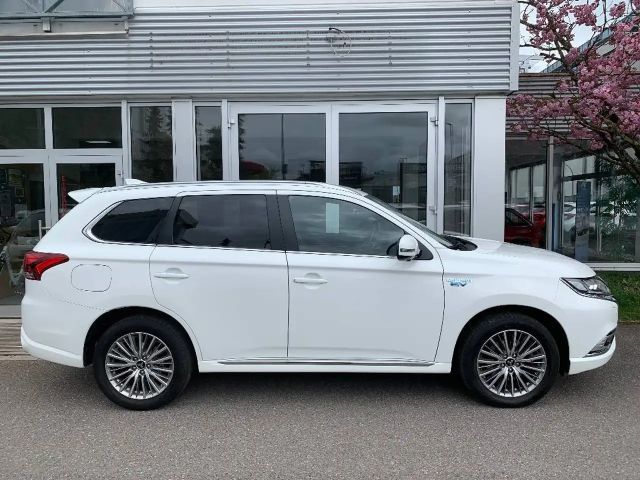 Mitsubishi Outlander 4WD PHEV