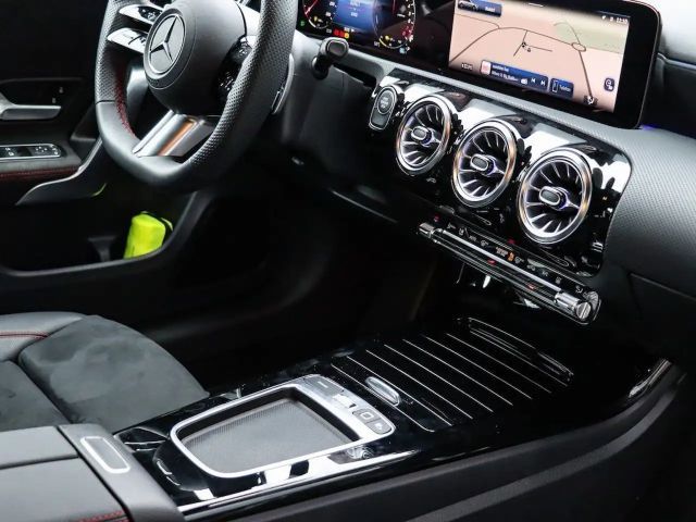 Mercedes-Benz A 250 A 250 e AMG Line