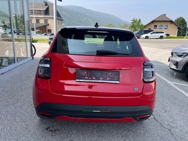 Fiat 600e Elektro (RED) 54 kWh *Tempomat*Klima*18.500km*