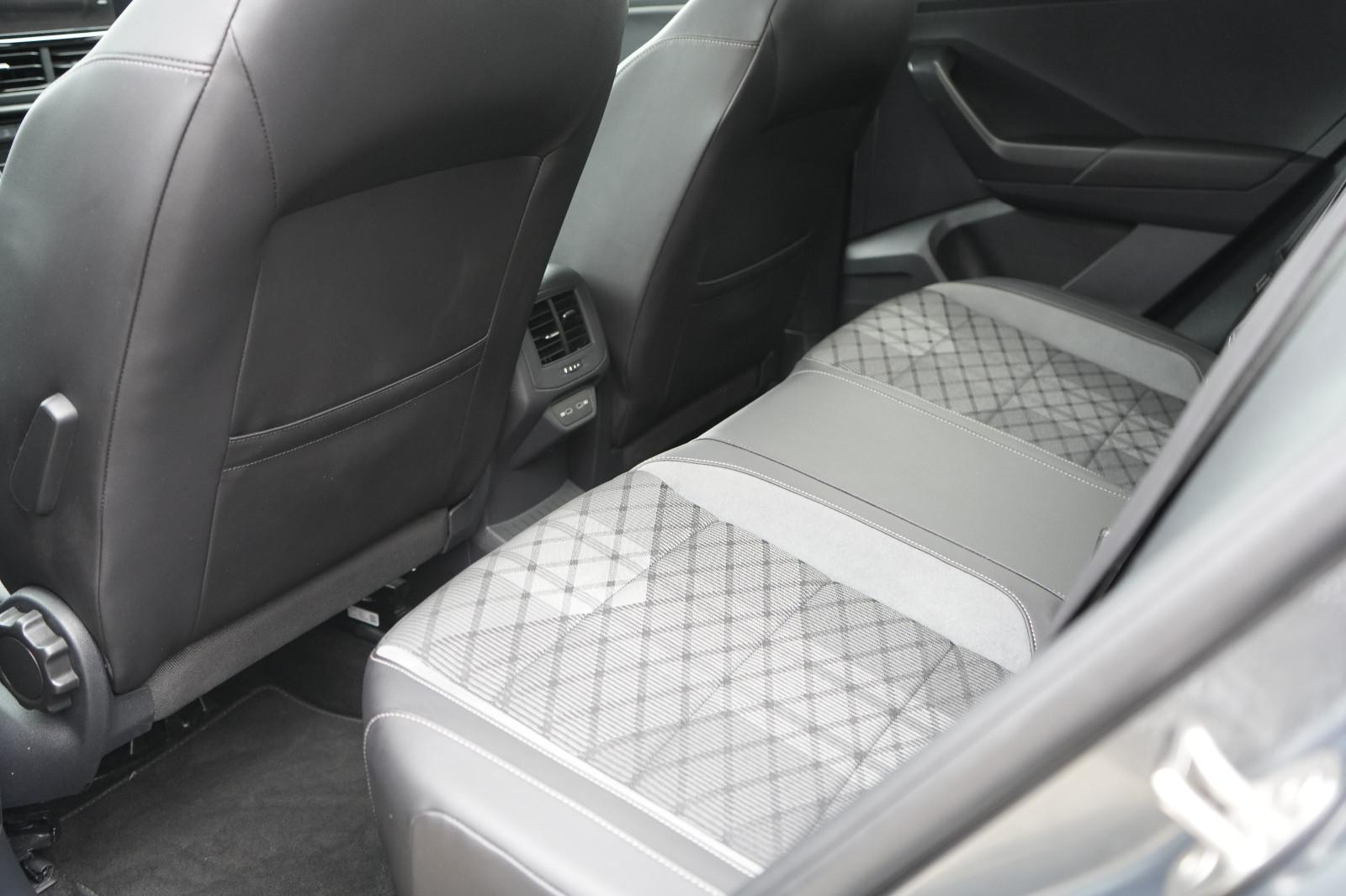 Volkswagen T-Roc 1.5 TSI DSG Plus R-Line