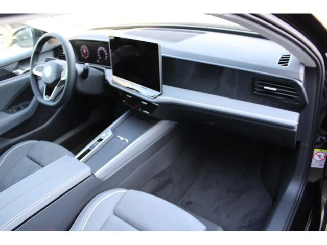 Volkswagen Passat 1.5 eTSI Business Variant