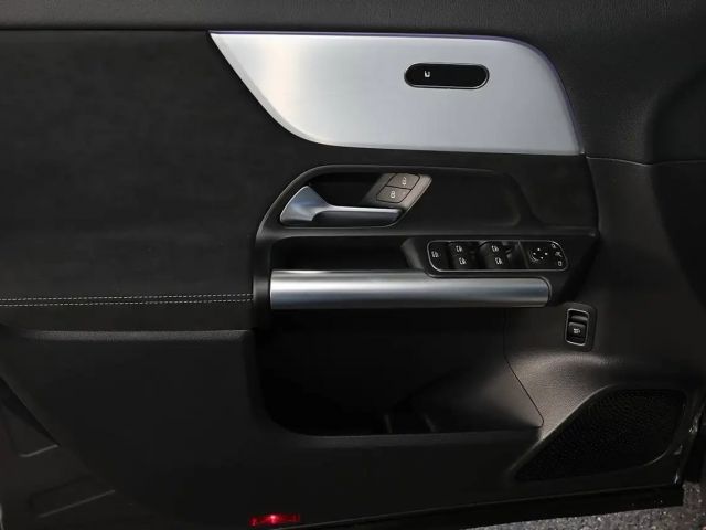 Mercedes-Benz GLA 200 AMG Line