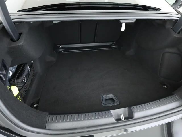 Mercedes-Benz E 220 AMG Line E 220 d Sedan