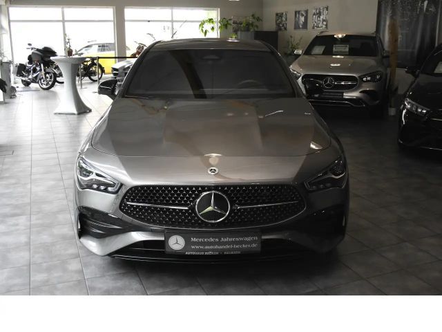Mercedes-Benz CLA 200 AMG Line