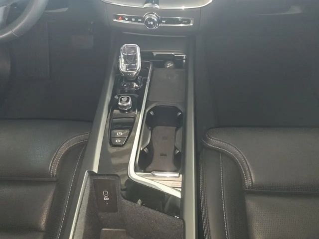 Volvo XC60 AWD Dark Plus