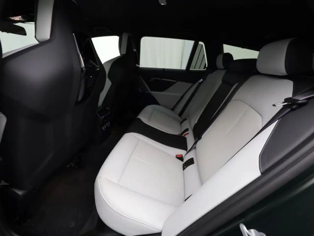 BMW M5 FROZEN DEEP GREEN - UNIEK - 40 GRAM CO2