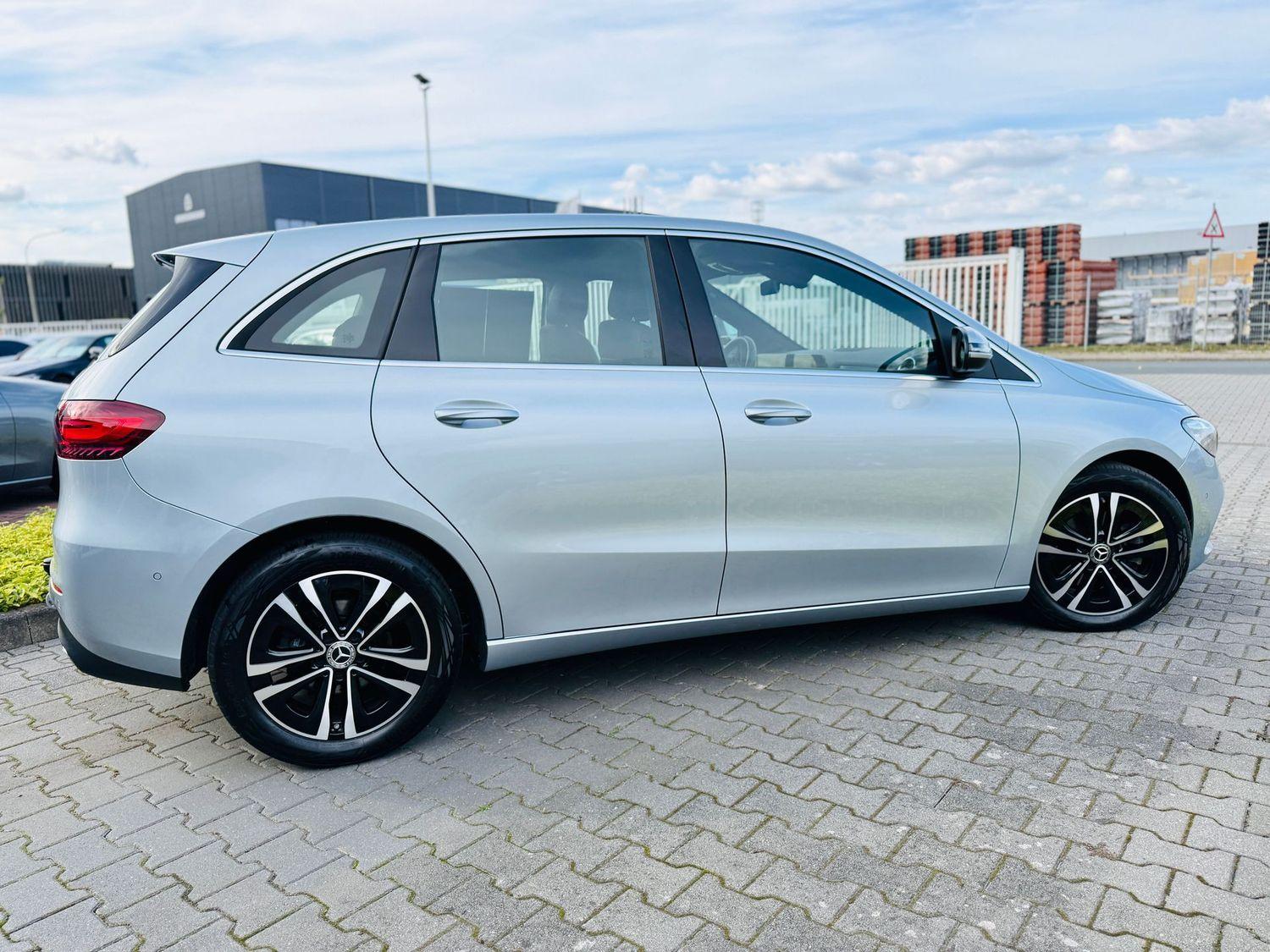 Mercedes-Benz B 180 B 180 d Progressive Sedan