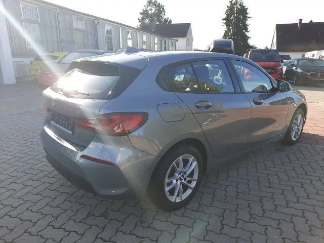 BMW 118 118i Sedan Sport Line