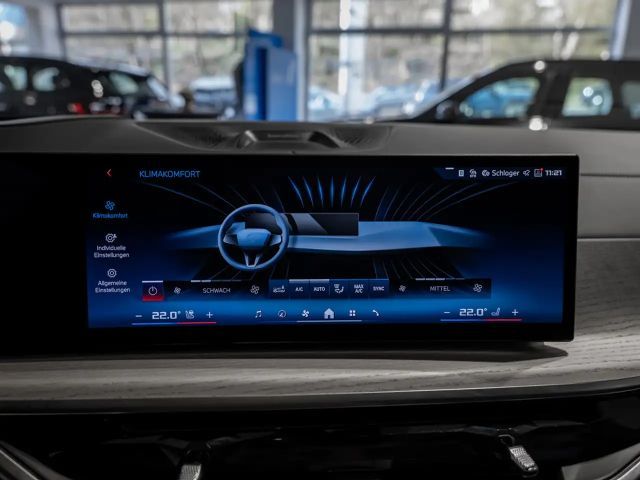 BMW X7 M 60i FACEL. PANO AHK HUD 360° LED STANDHZ