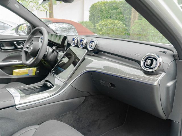 Mercedes-Benz C 200 AMG Line Sedan