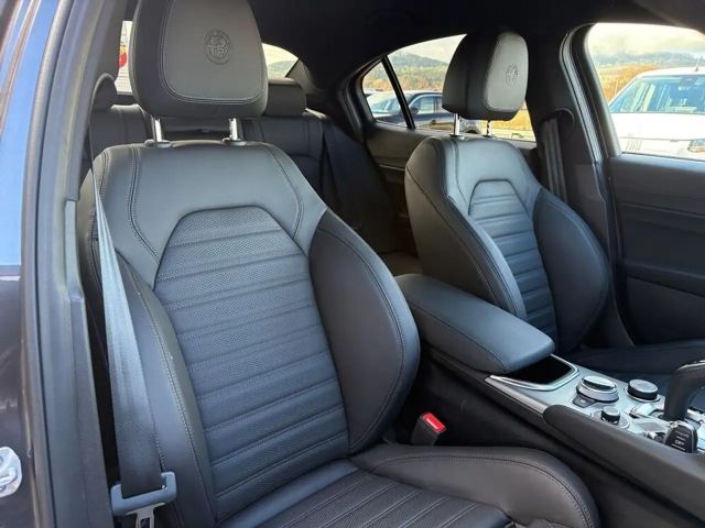 Alfa Romeo Giulia AT8 Q4 Veloce