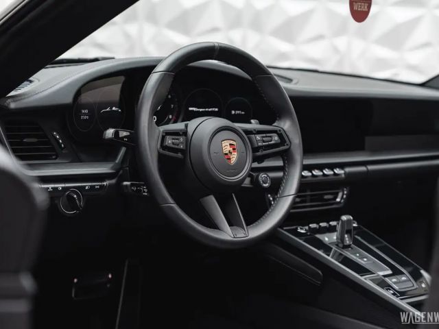 Porsche 992 4 Cabrio GTS Targa