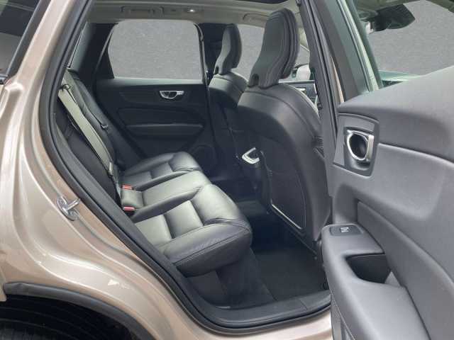 Volvo XC60 AWD Dark Plus