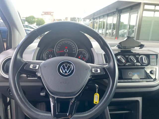 Volkswagen up! Active