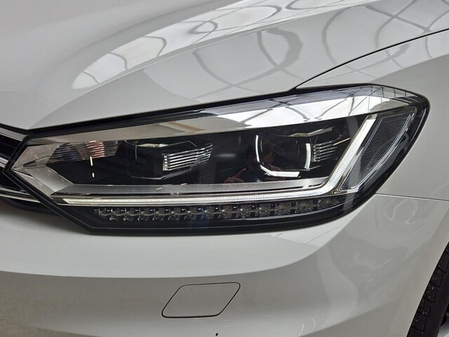 Volkswagen Touran 1.5 TSI DSG IQ.Drive R-Line