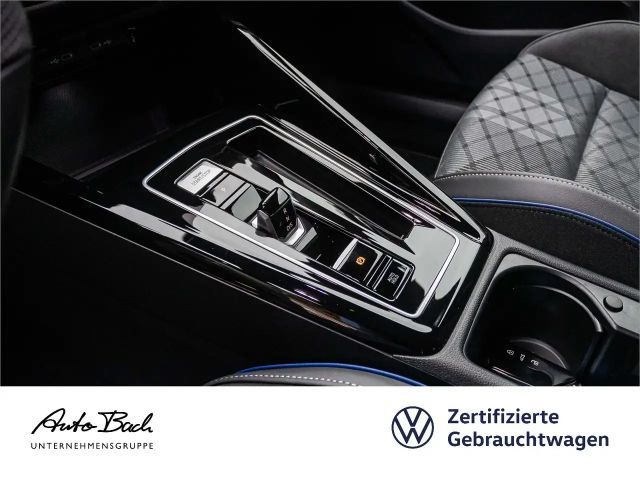 Volkswagen Golf 1.5 eTSI DSG Golf VIII R-Line