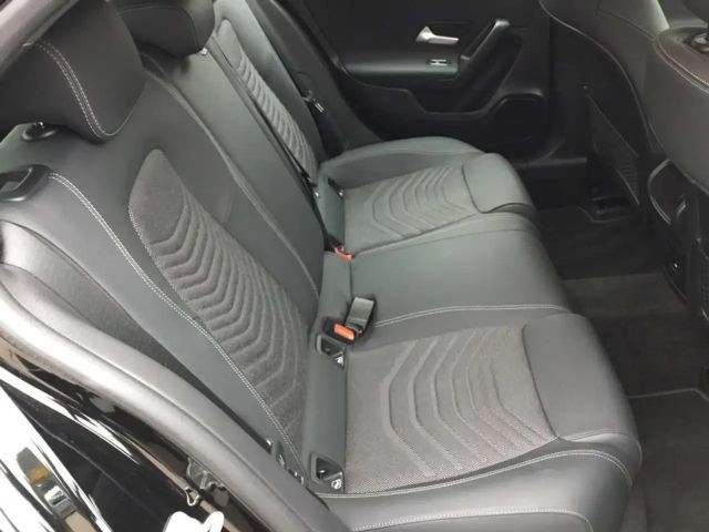 Mercedes-Benz A 180 AUT DynLicht Fernlichtass. Kam. KlimaA LED