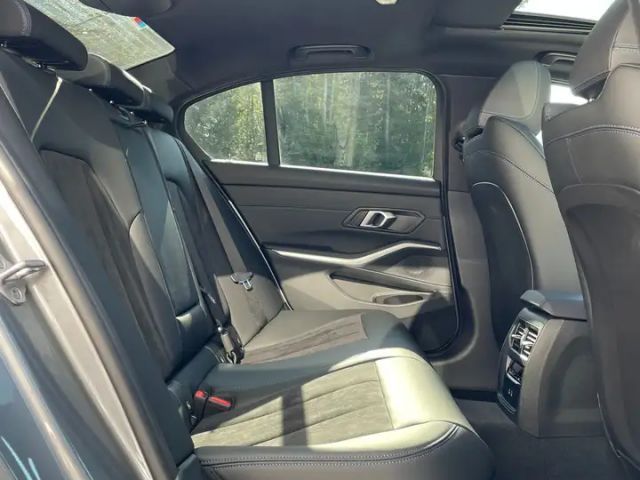 BMW 320 320d M-Sport Sedan xDrive