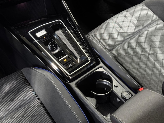 Volkswagen Golf 1.5 eTSI DSG R-Line Variant